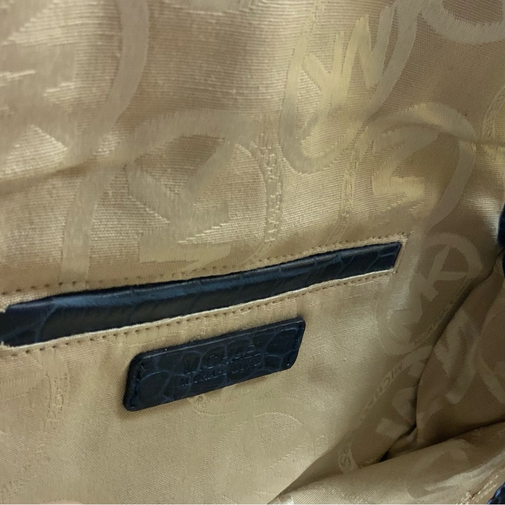💥SALE💥 Great vintage Michael Kors dark blue croc embossed clutch. A0901 - Picture 10 of 11